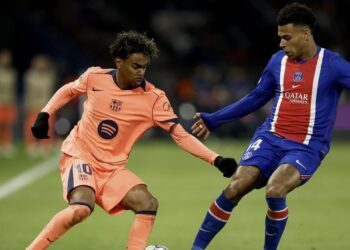 El FC Barcelona hace autocrítica tras caer en París ante el PSG y enfoca su reacción en el Clásico El FC Barcelona hace autocrítica tras caer en París ante el PSG y enfoca su reacción en el Clásico