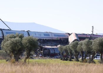 El fútbol español se vuelca con las víctimas del trágico accidente ferroviario de Toledo: «Nuestros pensamientos están con ellos» El fútbol español se vuelca con las víctimas del trágico accidente ferroviario de Toledo: «Nuestros pensamientos están con ellos»