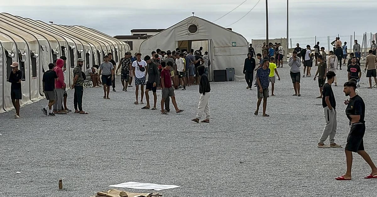 Las intensas lluvias inundan el asentamiento de inmigrantes en el Puerto de Ceuta Las intensas lluvias inundan el asentamiento de inmigrantes en el Puerto de Ceuta
