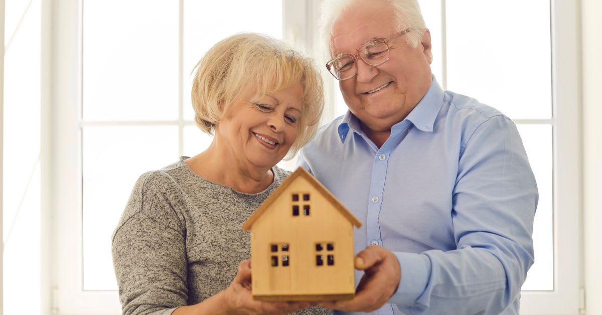 La ventaja fiscal de Hacienda para mayores de 65 años que den su casa a sus hijos La ventaja fiscal de Hacienda para mayores de 65 años que den su casa a sus hijos