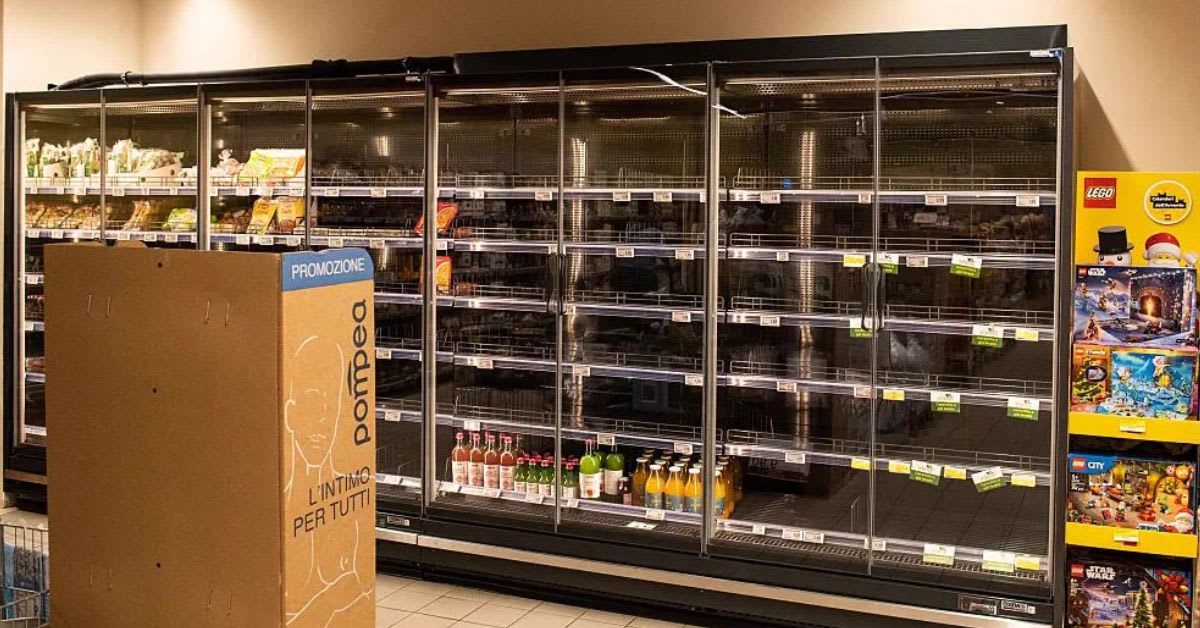 La huelga de transportistas por el precio del combustible vacía los supermercados del sur de Italia La huelga de transportistas por el precio del combustible vacía los supermercados del sur de Italia