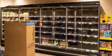 La huelga de transportistas por el precio del combustible vacía los supermercados del sur de Italia La huelga de transportistas por el precio del combustible vacía los supermercados del sur de Italia