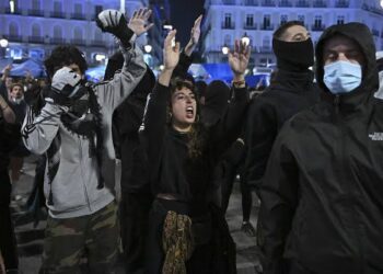 Grabaciones en reuniones de la ultraizquierda muestran insultos a las fuerzas de seguridad y llamadas al caos callejero