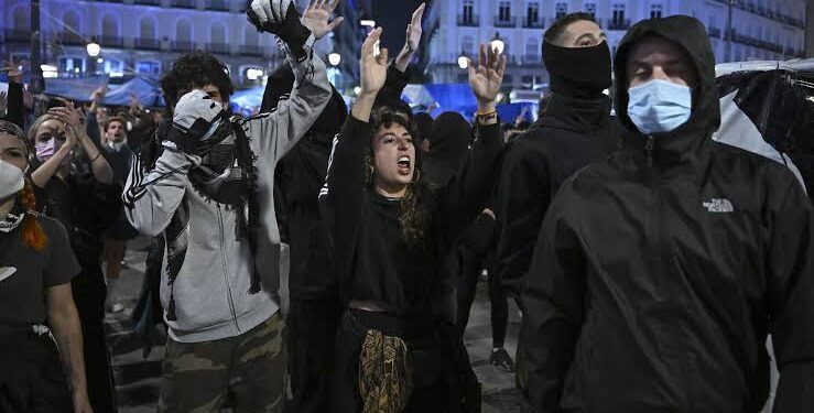 Grabaciones en reuniones de la ultraizquierda muestran insultos a las fuerzas de seguridad y llamadas al caos callejero