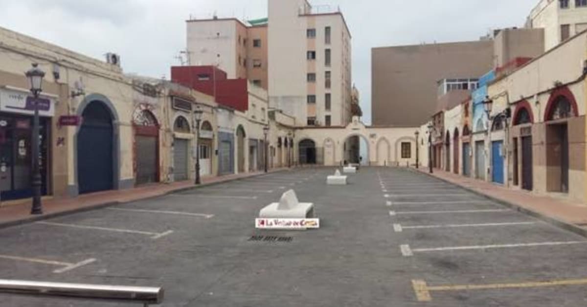 El asentamiento de la Plaza Vieja ahoga a la hostelería y al pequeño comercio del centro de Ceuta El asentamiento de la Plaza Vieja ahoga a la hostelería y al pequeño comercio del centro de Ceuta