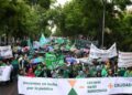 Profesores en huelga en Madrid utilizan los servicios mínimos para animar a los alumnos menores a sumarse a las protestas Profesores en huelga en Madrid utilizan los servicios mínimos para animar a los alumnos menores a sumarse a las protestas