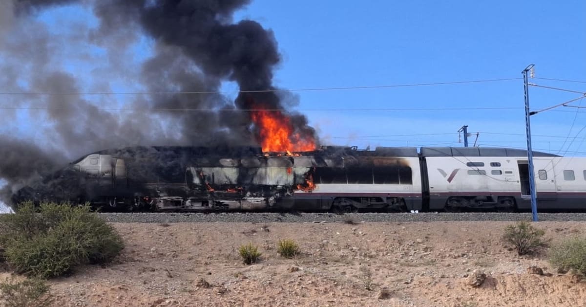 Incendio en un AVE de Renfe en Zaragoza reaviva preocupaciones sobre la flota S100 Incendio en un AVE de Renfe en Zaragoza reaviva preocupaciones sobre la flota S100