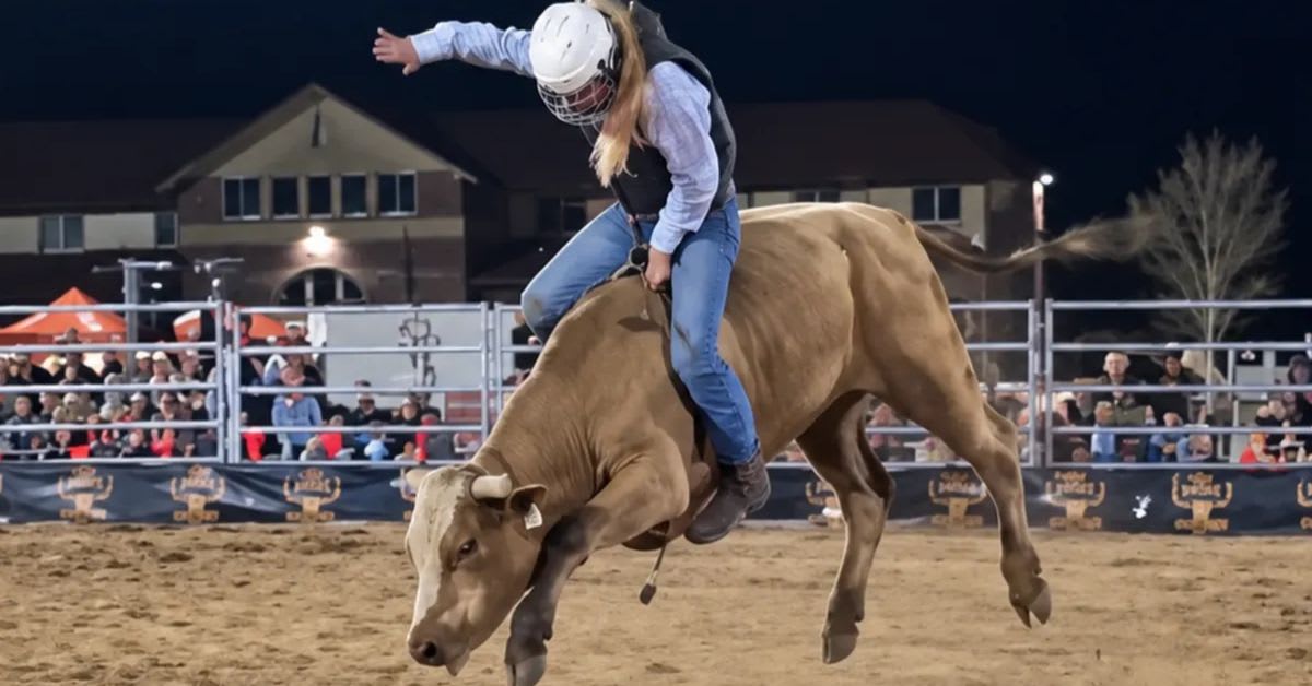 India Rose, hija de Elsa Pataky y Chris Hemsworth, se proclama campeona de un rodeo de monta de toro como única participante femenina India Rose, hija de Elsa Pataky y Chris Hemsworth, se proclama campeona de un rodeo de monta de toro como única participante femenina