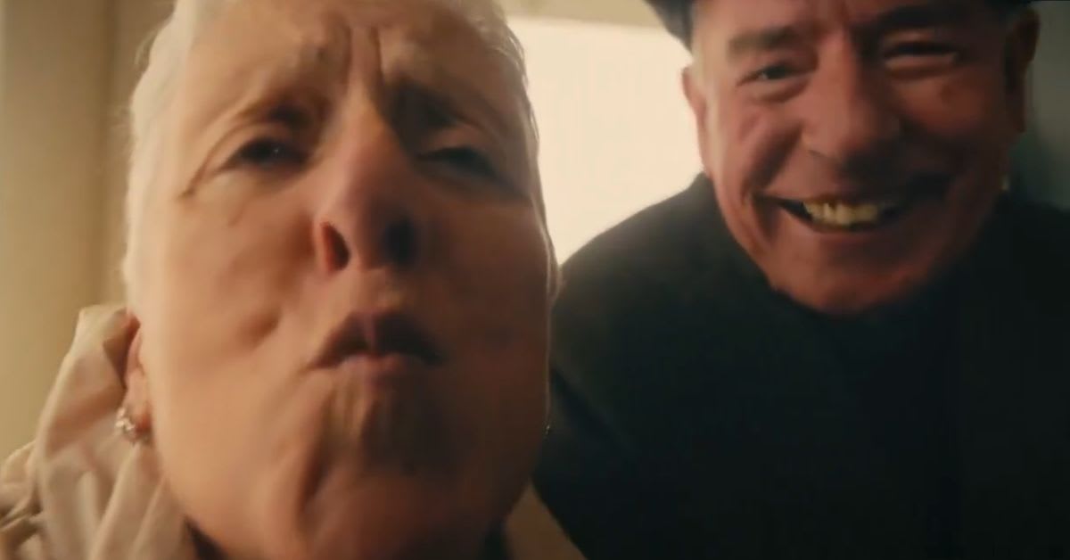Irlanda retira una polémica campaña contra el abuso sexual que instaba a los abuelos a no besar ni abrazar a sus nietos