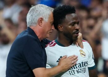 Jose Mourinho analiza los pitos del Santiago Bernabéu a Vinícius Júnior: «En tu casa te hace daño» Jose Mourinho analiza los pitos del Santiago Bernabéu a Vinícius Júnior: «En tu casa te hace daño»