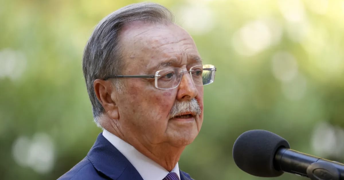 Vivas lleva la gestión migratoria al terreno judicial: «El Gobierno debe explicar ante el Supremo por qué paró las devoluciones» Vivas lleva la gestión migratoria al terreno judicial: «El Gobierno debe explicar ante el Supremo por qué paró las devoluciones»