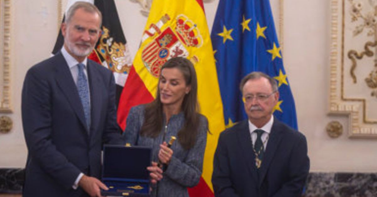 Juan Vivas entrega la Llave de Oro de la Ciudad a Felipe VI y reivindica la españolidad y estabilidad de Ceuta Juan Vivas entrega la Llave de Oro de la Ciudad a Felipe VI y reivindica la españolidad y estabilidad de Ceuta