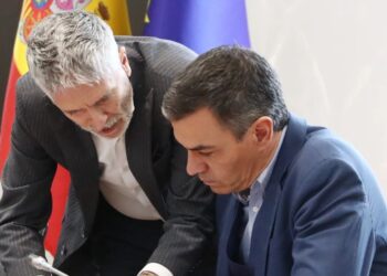 Sánchez y Marlaska conocían el protocolo del CNI que valida el uso de WhatsApp como alerta urgente