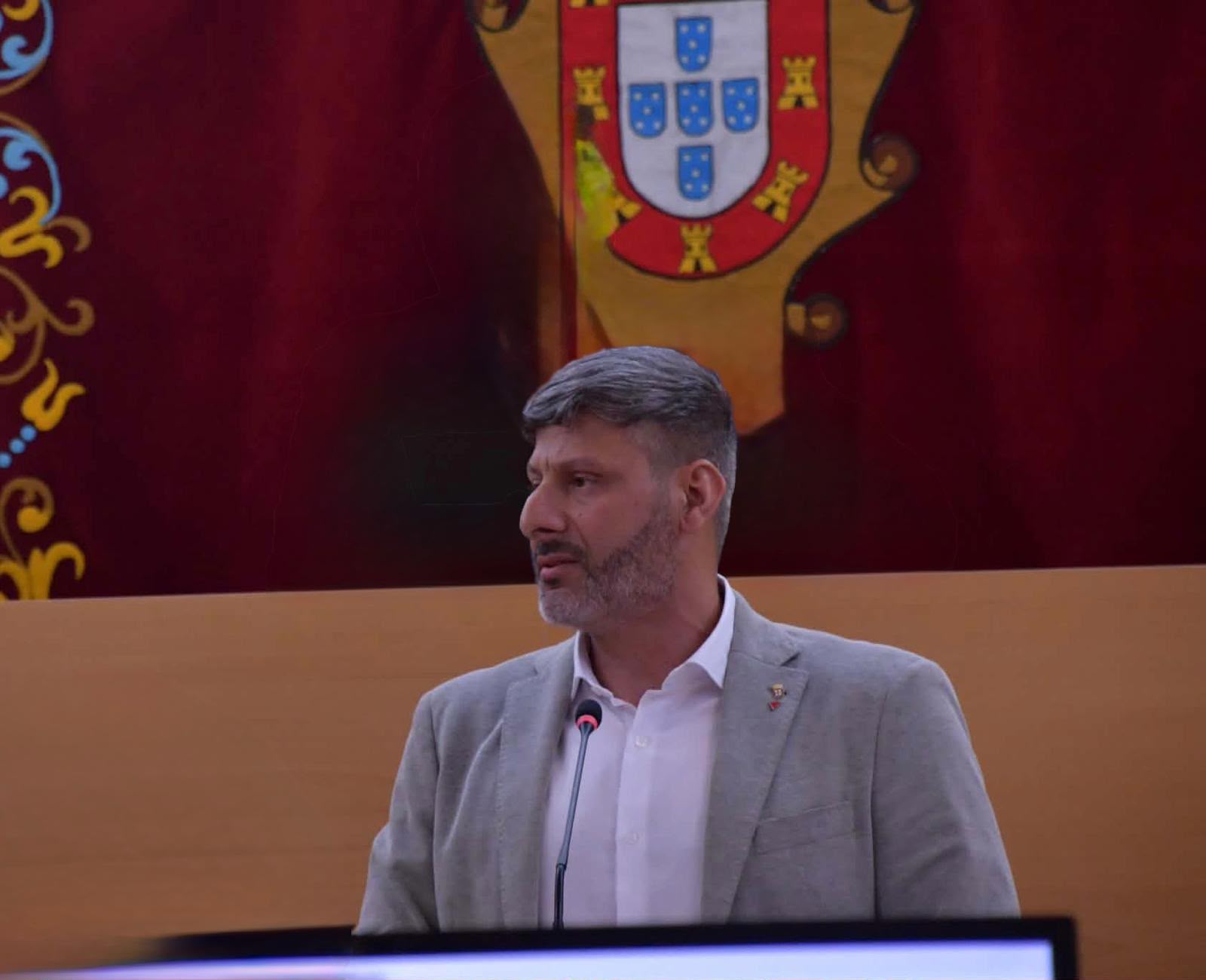 Mohamed Mustafa, líder de Ceuta Ya!, en un patio de Ceuta