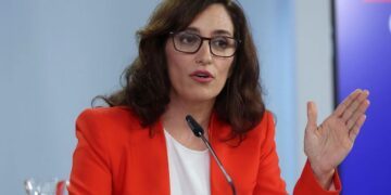 Mónica García ensalza el papel del hospital de Ceuta al documentar las lesiones de inmigrantes tras las denuncias contra militares Mónica García ensalza el papel del hospital de Ceuta al documentar las lesiones de inmigrantes tras las denuncias contra militares