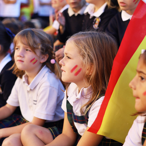 Alumnos de Colegios RC España celebran el 12 de octubre en unidad