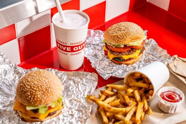 Five Guys celebra su décimo aniversario en España con 106 millones en ventas