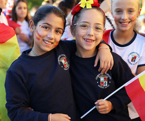 Alumnos de Colegios RC España celebran el 12 de octubre en unidad