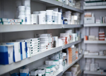 Desabastecimiento de tratamientos para la menopausia afecta a parches y geles