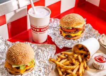 Five Guys celebra su décimo aniversario en España con 106 millones en ventas Five Guys celebra su décimo aniversario en España con 106 millones en ventas