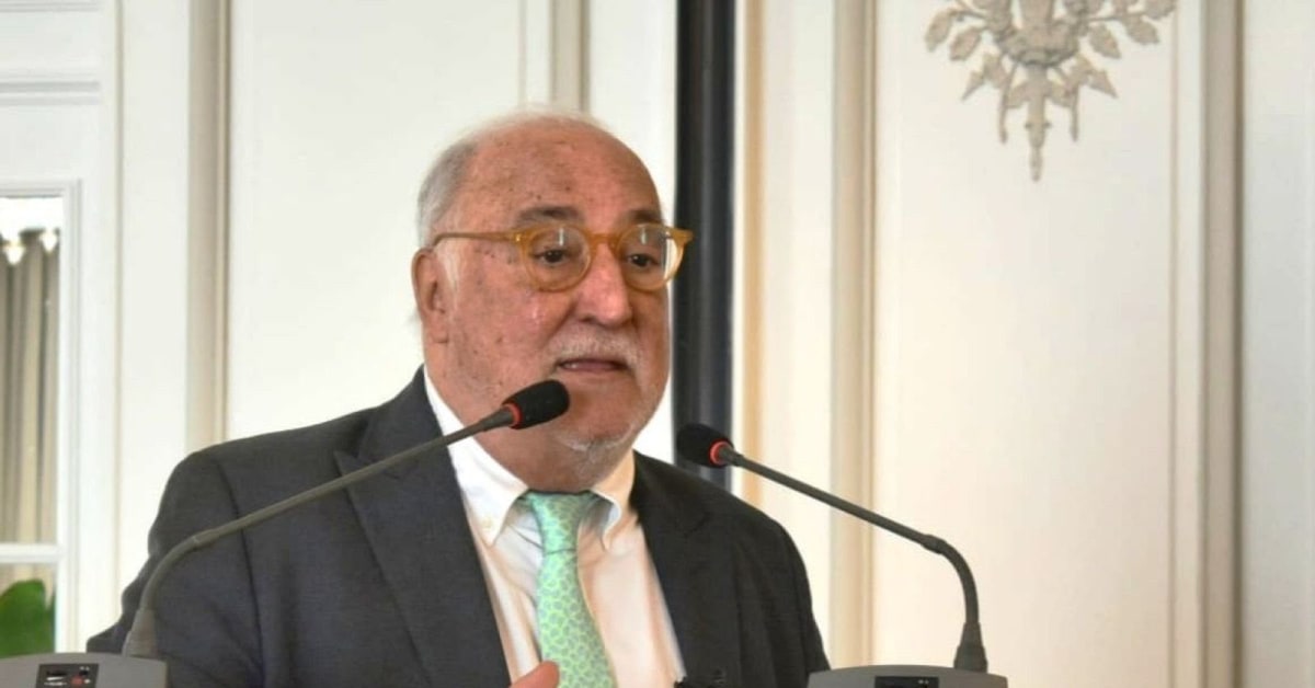 Pere Navarro defiende la baliza V16 y nuevas normativas de seguridad vial Pere Navarro defiende la baliza V16 y nuevas normativas de seguridad vial