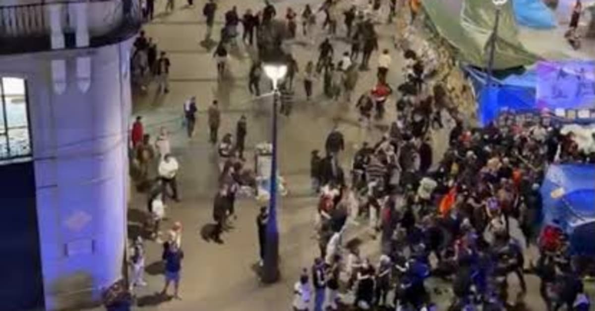 Policía nacional agredido durante acampada en la Puerta del Sol Policía nacional agredido durante acampada en la Puerta del Sol