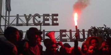 Protestas estudiantiles en Francia dejan 40 profesores heridos y 2.000 detenidos Protestas estudiantiles en Francia dejan 40 profesores heridos y 2.000 detenidos