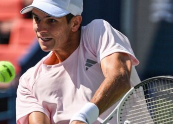 Rafa Jódar, sancionado en Shanghái por encararse con un recogepelotas: «¡Dame la puta toalla!»