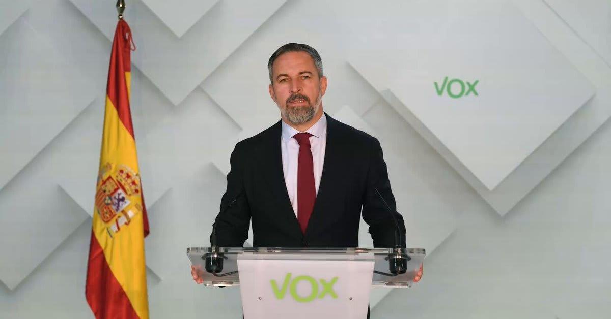 Santiago Abascal mantiene su agenda tras el accidente ferroviario de Urda: «No vamos a utilizar el luto para acallar denuncias» Santiago Abascal mantiene su agenda tras el accidente ferroviario de Urda: «No vamos a utilizar el luto para acallar denuncias»