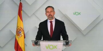Santiago Abascal mantiene su agenda tras el accidente ferroviario de Urda: «No vamos a utilizar el luto para acallar denuncias» Santiago Abascal mantiene su agenda tras el accidente ferroviario de Urda: «No vamos a utilizar el luto para acallar denuncias»
