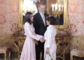 La complicidad de la Reina Letizia y Sonsoles Ónega en los Premios Planeta: un gesto de cercanía que trasciende el protocolo La complicidad de la Reina Letizia y Sonsoles Ónega en los Premios Planeta: un gesto de cercanía que trasciende el protocolo