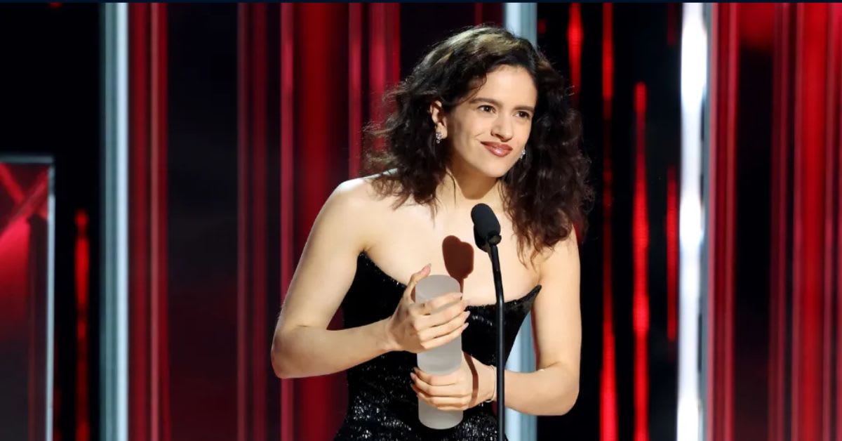 Rosalía triunfa en los Premios Billboard Latinos con tres galardones y una encendida defensa de la música en español Rosalía triunfa en los Premios Billboard Latinos con tres galardones y una encendida defensa de la música en español