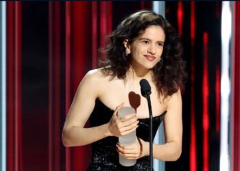 Rosalía triunfa en los Premios Billboard Latinos con tres galardones y una encendida defensa de la música en español Rosalía triunfa en los Premios Billboard Latinos con tres galardones y una encendida defensa de la música en español