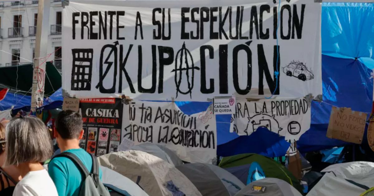 El Tribunal Superior de Madrid rechaza desalojar de forma urgente la acampada en la Puerta del Sol El Tribunal Superior de Madrid rechaza desalojar de forma urgente la acampada en la Puerta del Sol