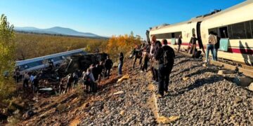 El Gobierno apunta a un «error humano de un operador de Adif» como causa de la tragedia ferroviaria en Toledo El Gobierno apunta a un «error humano de un operador de Adif» como causa de la tragedia ferroviaria en Toledo