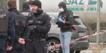 Un tiroteo múltiple en la periferia de París deja un muerto y cuatro heridos: la Fiscalía Antiterrorista investiga el ataque Un tiroteo múltiple en la periferia de París deja un muerto y cuatro heridos: la Fiscalía Antiterrorista investiga el ataque