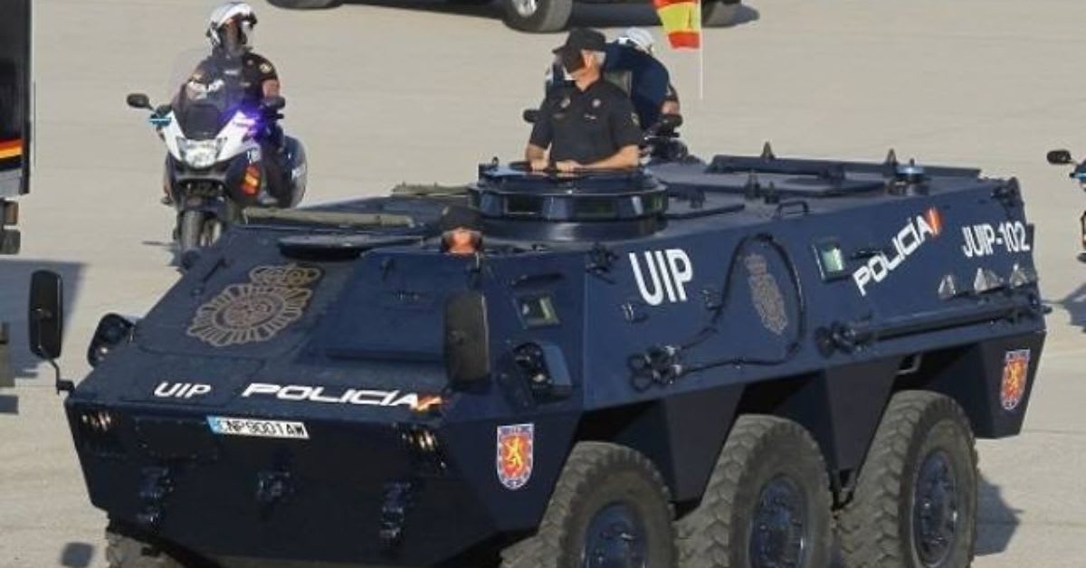 La Policía Nacional refuerza la seguridad en Ceuta con vehículos blindados de la UIP ante el desalojo de asentamientos y la visita Real