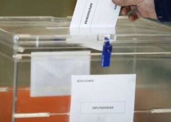 El Supremo frena el voto de los nacionalizados por la ‘ley de nietos’ y busca cómo citarlos antes de las elecciones