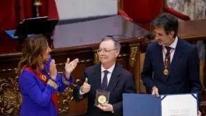Valencia otorga la Medalla de Honor a Ceuta en un emotivo acto