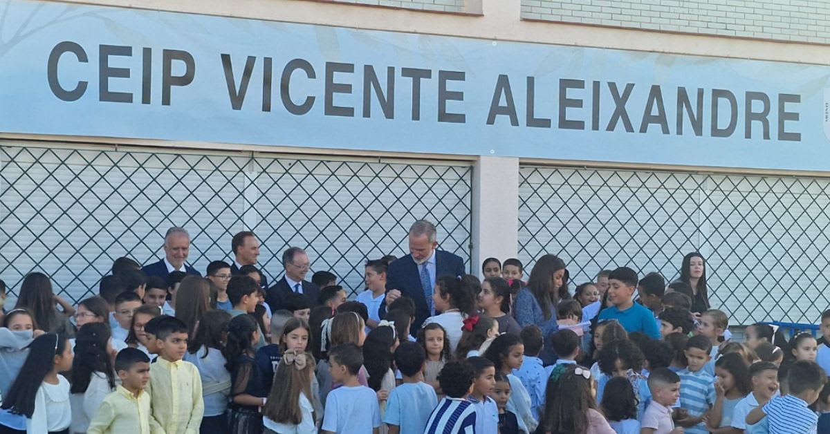 Los Reyes de España comparten una emotiva jornada con los alumnos del CEIP Vicente Aleixandre en Ceuta Los Reyes de España comparten una emotiva jornada con los alumnos del CEIP Vicente Aleixandre en Ceuta