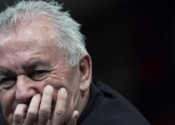 Víctor Manuel recuerda el asesinato de su abuelo por los falangistas y deja una rotunda reflexión: «Lo que está mal enterrado habrá que enterrarlo bien» Víctor Manuel recuerda el asesinato de su abuelo por los falangistas y deja una rotunda reflexión: «Lo que está mal enterrado habrá que enterrarlo bien»